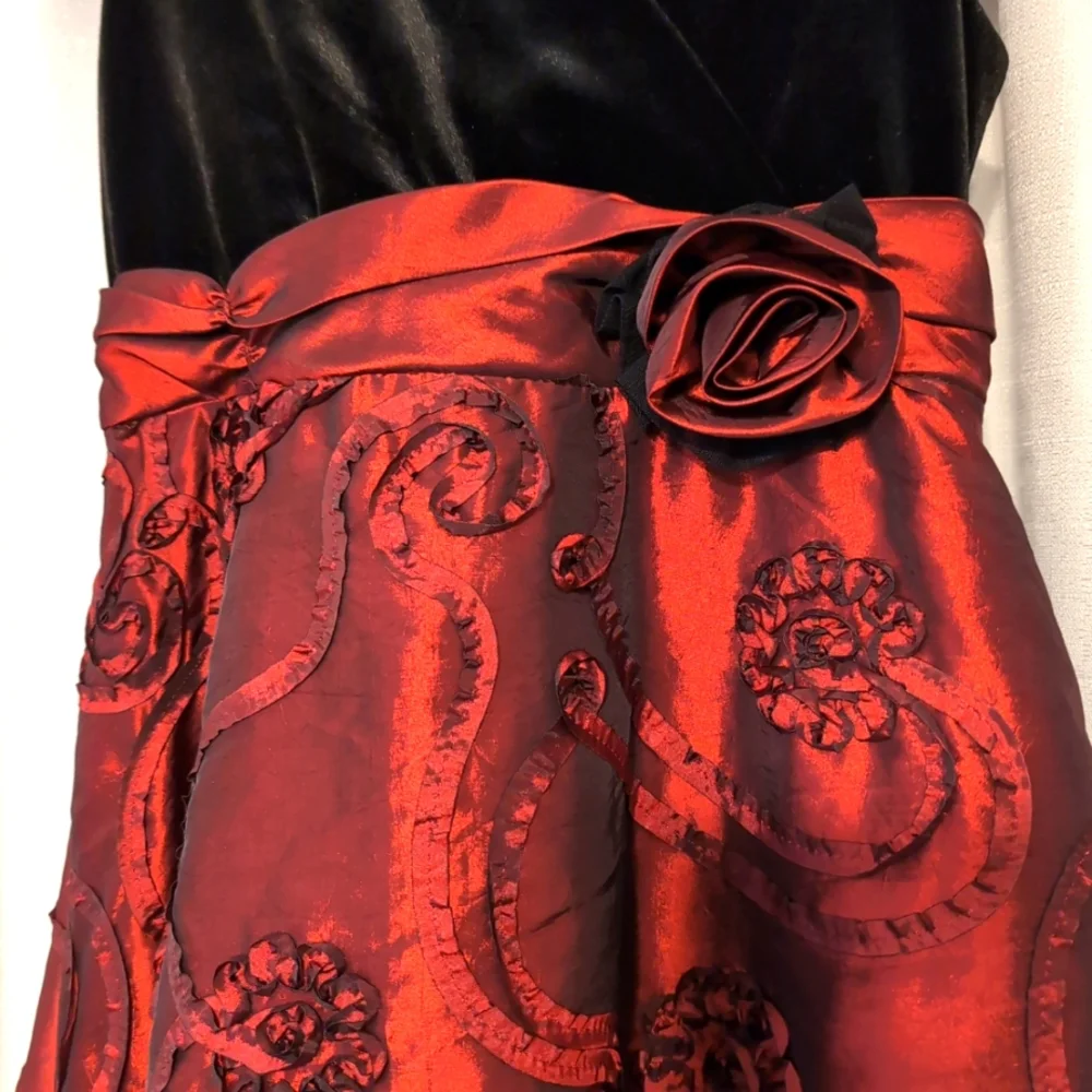 Special Occasion Girl's Dress Velvety Bodice‎ Red Skirt Size 11